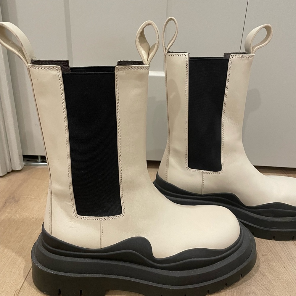 Bottega Veneta Tire Boots - size 39 white